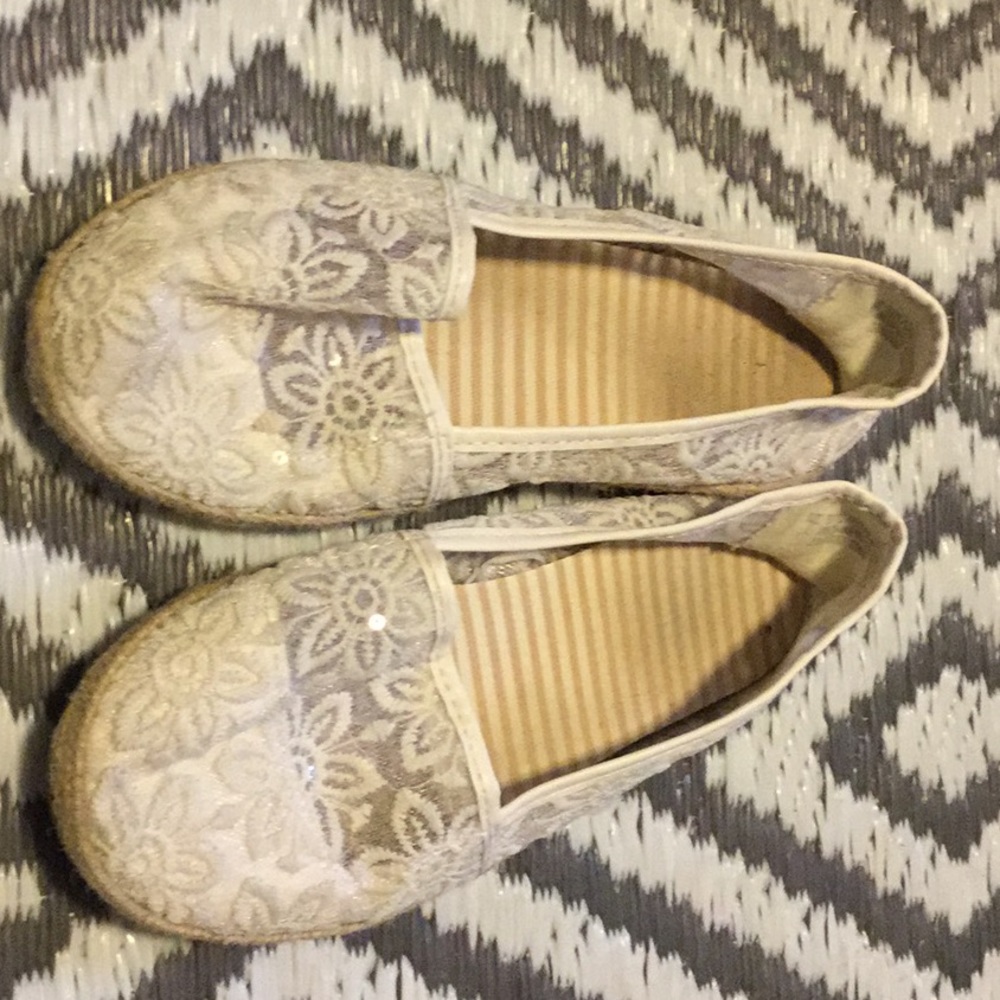 White children’s place shoes sz 2
